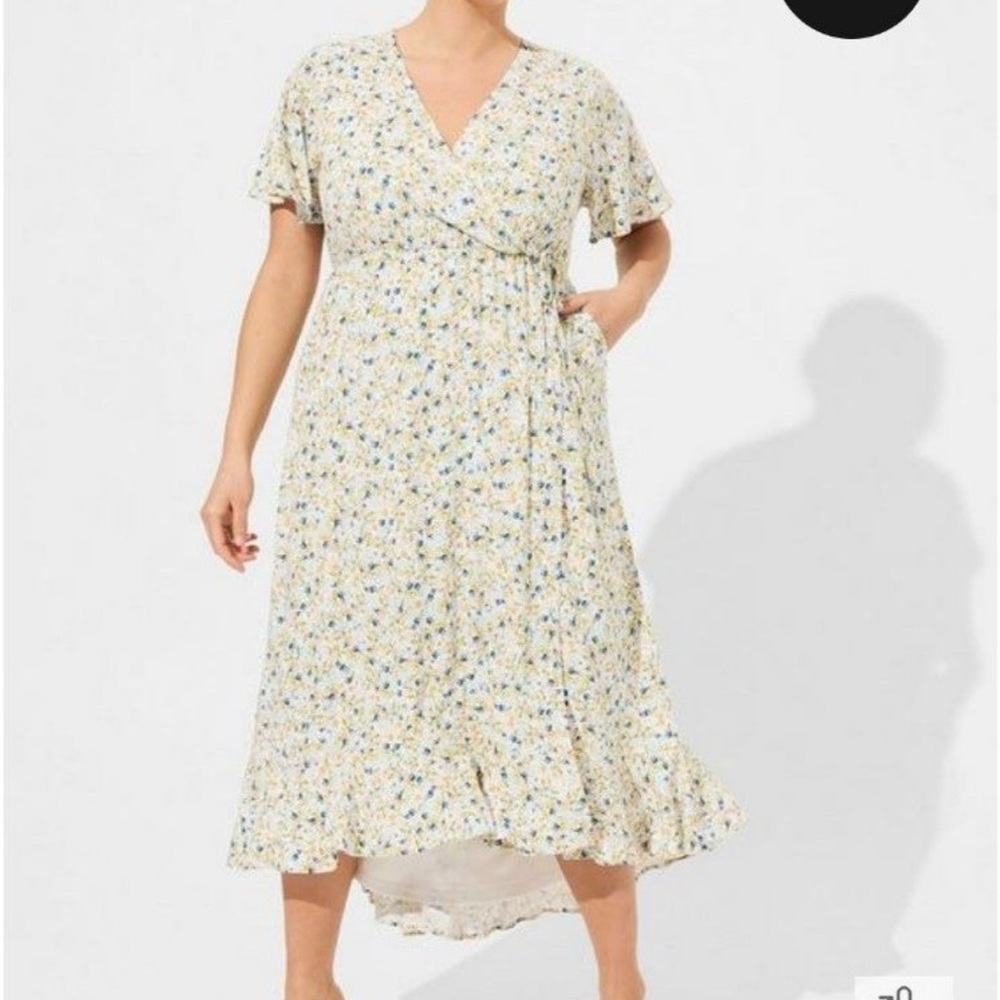 Torrid Faux wrap dress with flutter sleeves and pockets NWT